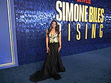 Симона Байлз предстала перед камерами в наряде Galia Lahav