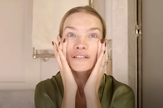 Супермодель Наталья Водянова назвала секретом красоты промывание глаз