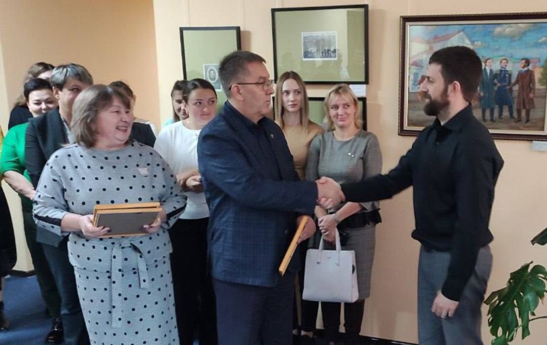 Сотрудники оренбургских музеев помогают в реализации проекта «Культура» в Перевальском районе