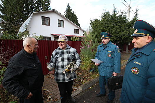 Дрова и растопка должны храниться подальше от печки