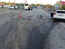 В ХМАО автомобиль врезался в междугородний автобус