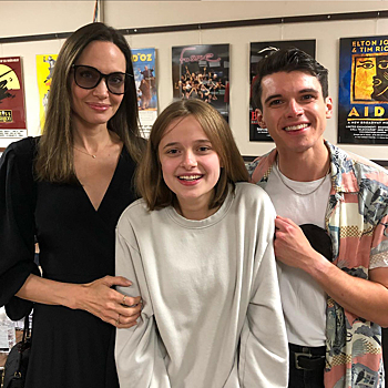 Джоли взяла дочь на встречу с актерами мюзикла «Дорогой Эван Хансен»