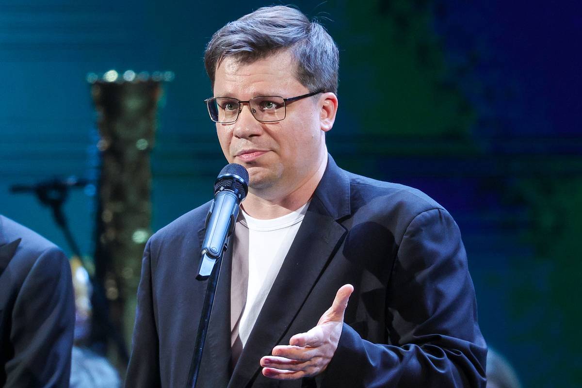 Харламов поругался с популярным комиком на шоу и ушел из студии