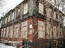 У разрушающегося дома на Герцена,30 демонтируют второй этаж