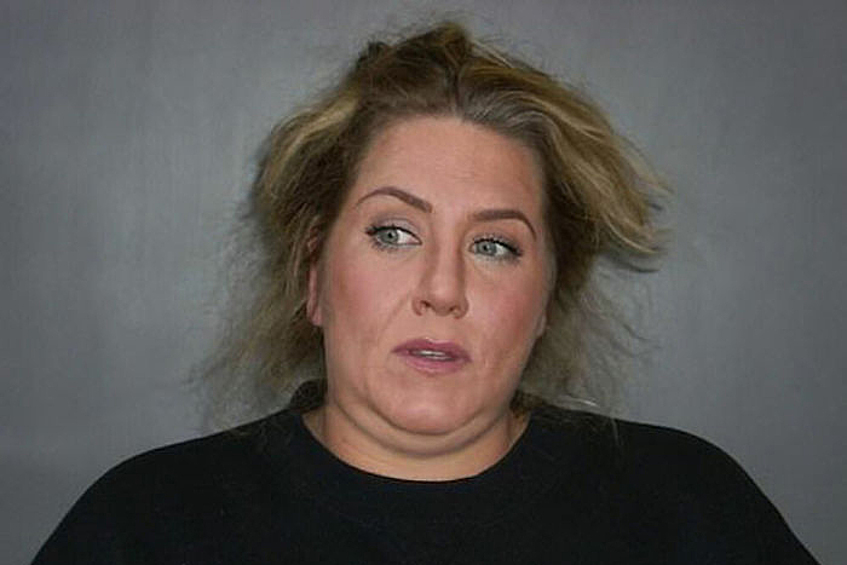 Самая популярная блондинка Голливуда Дженнифер Энистон в теле "тети Гали", изрядно уставшей от жизни.