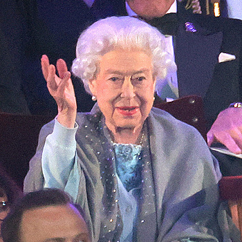 Почему на праздновании Платинового юбилея королева Елизавета II надела шаль вместо пальто?
