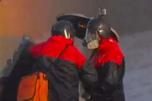 Разгон протестующих в Чили водометами и слезоточивым газом попал на видео