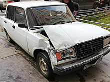 В Надыме полицейские задержали пьяного ямальца, «собравшего» несколько иномарок во дворе жилого дома. ФОТО