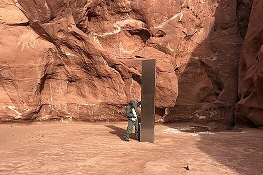 Сотрудники художественной галереи Нью-Йорка раскрыли тайну металлического монумента в пустыне