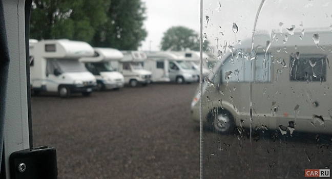 Mercedes-Benz Sprinter переделали в очень комфортабельный кемпер