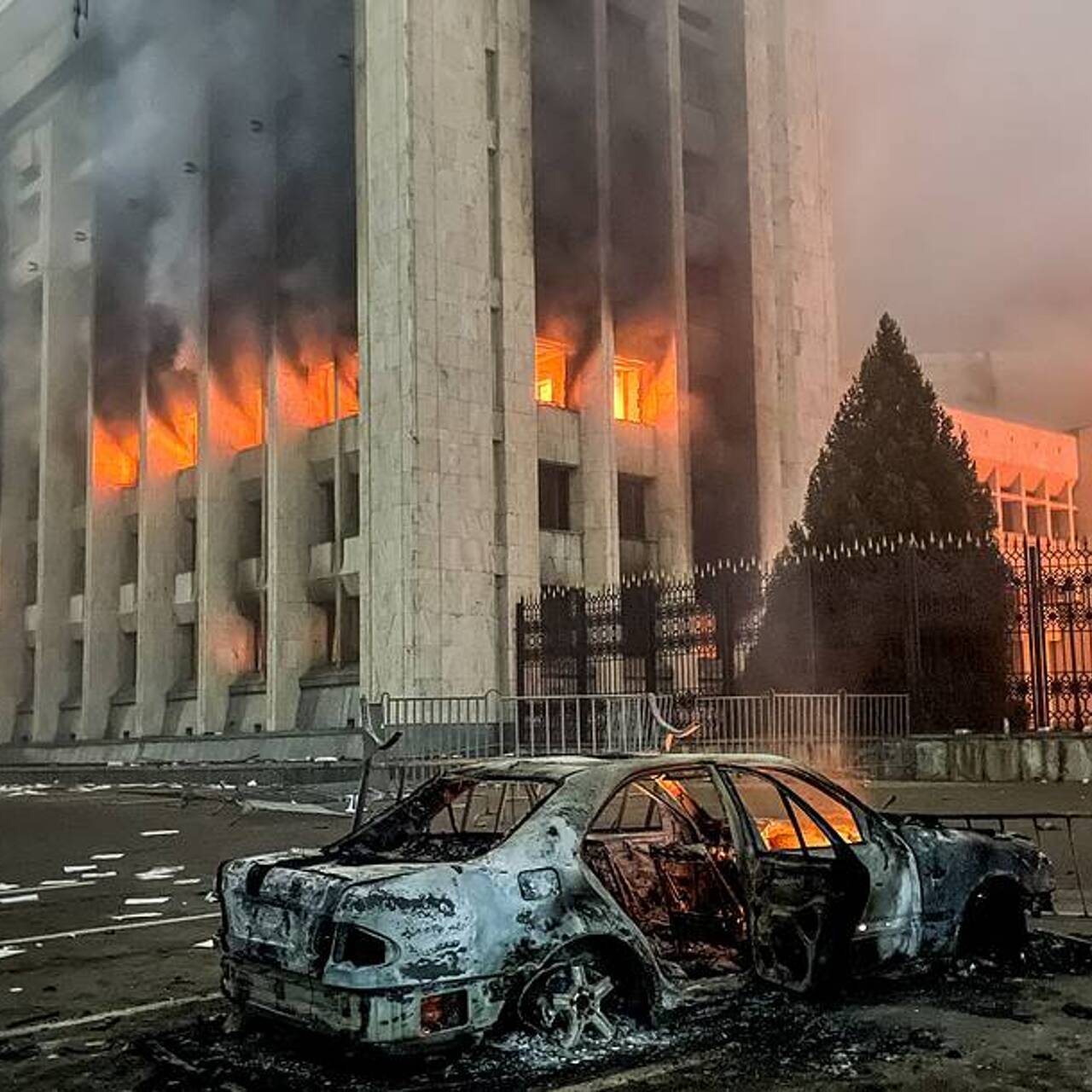 Погибшие лежат на дороге: как Алма-Ата пережила ночной разгон митинга -  Рамблер/новости