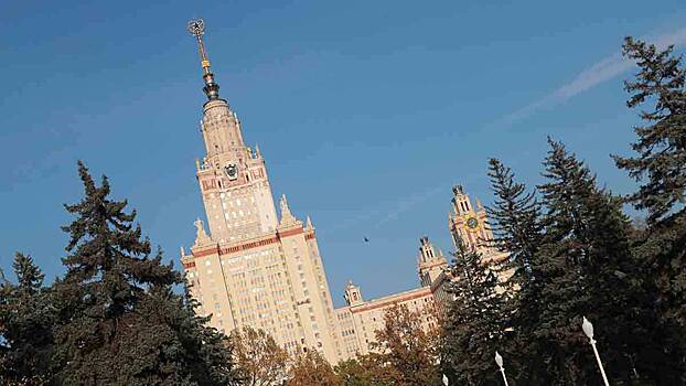 Капремонт шпиля главного здания МГУ начался в Москве
