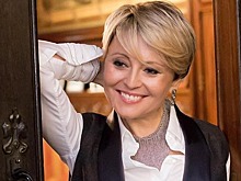 Варум показала идеальные ноги в микрошортах