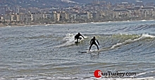 Жители Антальи предпочитают зимний серфинг