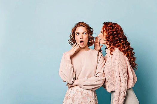 Психолог объяснила интерес людей к чужой жизни