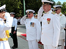 Главком ВМФ вручил дипломы офицерам Военно-морской академии им. Кузнецова