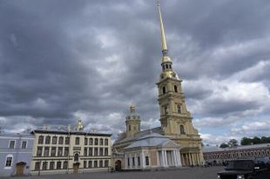 Парящий ангел охраняет город. Петропавловская крепость отмечает 315-летие