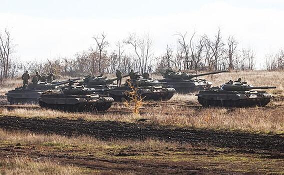 Линия фронта: Русская пехота и танки ждут часа для атаки