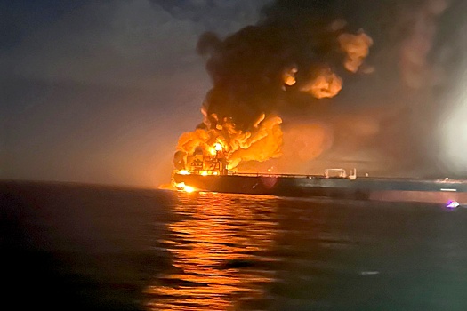 Терпящий бедствие танкер Kairos отбуксируют в Бургасский залив