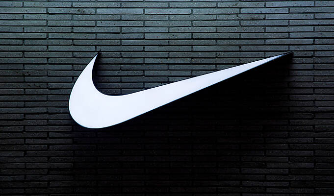 Nike for business top