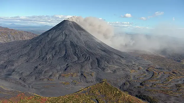 На Камчатке из-за извержения вулкана зафиксировали пеплопад