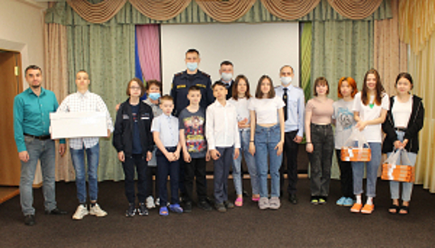 В Ямало-Ненецком автономном округе полицейские и общественники поздравили воспитанников детского дома с праздником