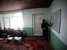 Талибы* запретили ходить девочкам в школы