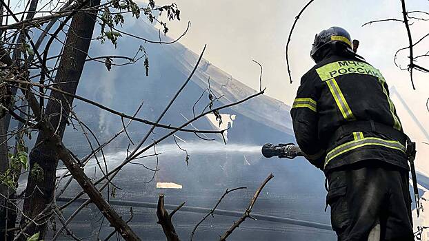 Автосервис загорелся в подмосковной деревне Кощейково