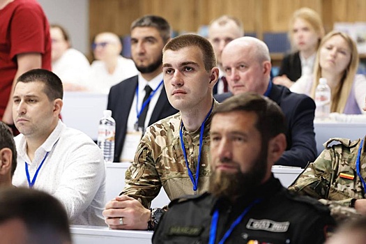 Губернатор Вячеслав Федорищев встретился с участниками второго потока "Школы героев"