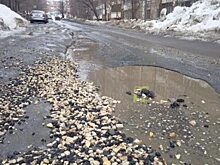 В Саратове началось «весеннее таяние» асфальтов