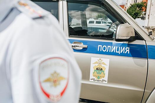 В Армавире водитель нарушил пропускной режим и наехал на ногу полицейскому