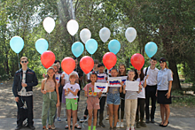 В Оренбургской области в честь Дня России общественники и полицейские вместе с детьми запустили воздушные шары