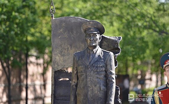 В Казани открыли памятник Герою Советского Союза Борису Кузнецову