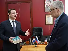 Дмитрий Азаров встретился с российским писателем Юрием Поляковым