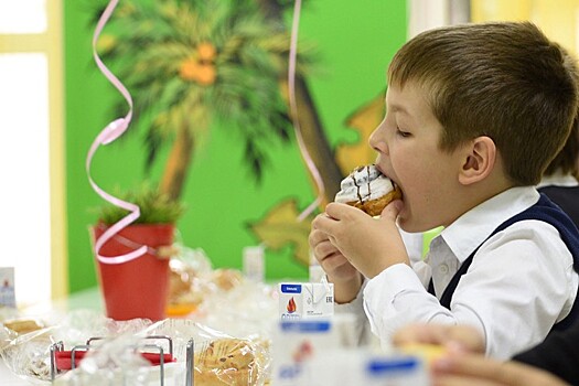 Москвичам объяснили, как составить график питания ребенка в школе 