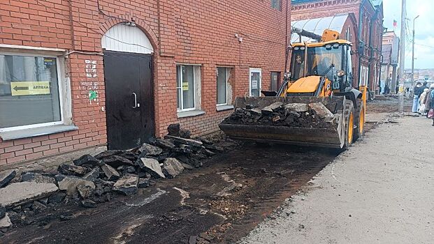 В Воткинске после ремонта тротуара на улице Кирова обновят три автобусные остановки