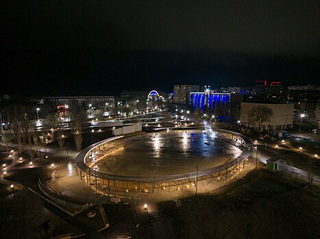 Прогулочные маршруты, сцена и сад-читальная: в Новотроицке открыли обновленную площадь