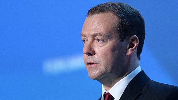Медведев пообещал прокатиться на российском электромотоцикле в Сочи