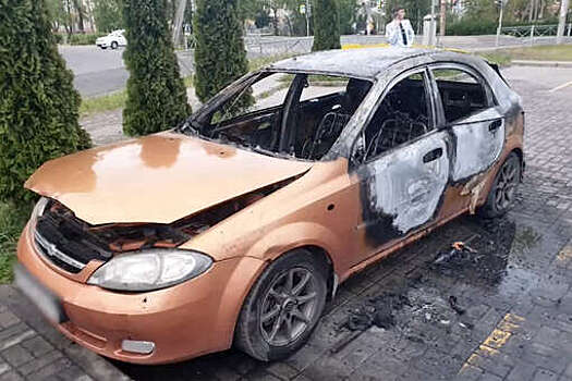 В Калининграде студент заметил и сжег автомобиль, подрезавший его на дороге