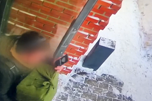 В Москве задержали 25-летнего курьера, забравшего у подростка сейф с миллионом