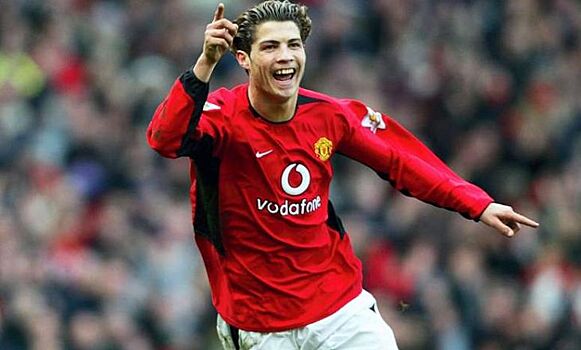 В этот день, 15 лет назад "Манчестер Юнайтед" купил Роналду