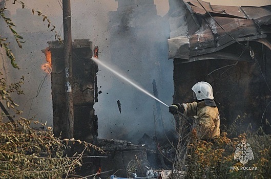 Донские спасатели ликвидировали восемь пожаров и пять ДТП за сутки