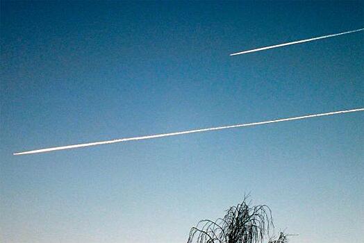 В небе над Выборгом увидели летящий к Петербургу объект: что это было