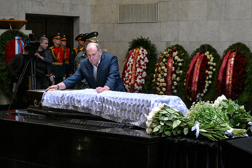 На церемонии прощания с председателем Верховного суда РФ Ириной Подносовой в траурном зале ЦКБ Управления делами президента РФ в Москве, 24 июля 2025 года