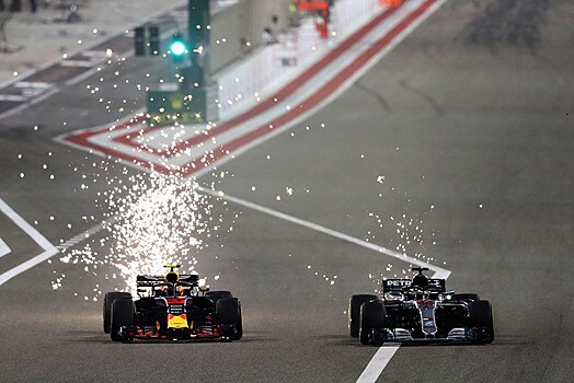 Макс Ферстаппен столкнулся с Себастьяном Феттелем на Гран-при Китая Формулы