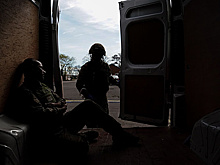 "Страна": одесситы разбили окна автобуса ТЦК, спасая насильно мобилизованных