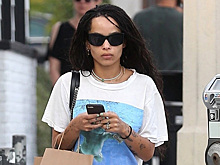 Зои Кравиц показала помолвочное кольцо с внушительным бриллиантом