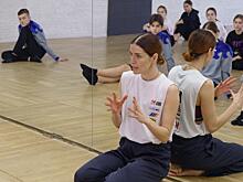 Участница «Танцев на ТНТ» Лена Пена научила вологжан «рисовать телом»