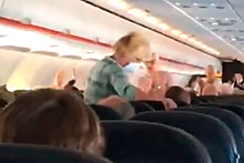 Трогательная прощальная речь экипажа самолета из-за коронавируса попала на видео