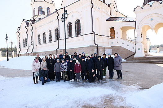 Уральские звезды ММА провели службу в храме перед Великим постом